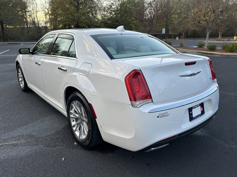 Used 2016 Chrysler 300 C image 17