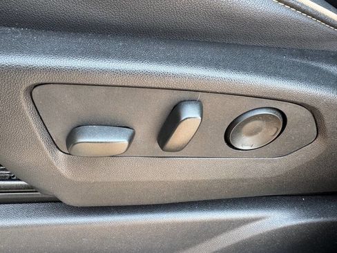 Used 2024 GMC Yukon XL SLT image 14