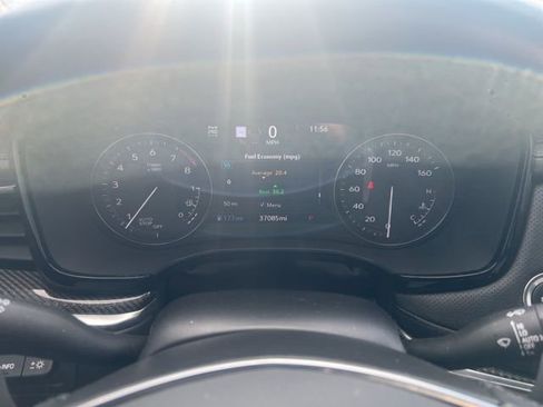 Used 2023 Cadillac XT5 Sportv w/ Technology Package image 9