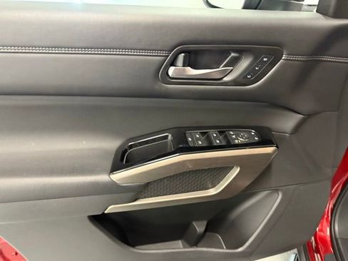 Used 2023 Nissan Pathfinder Platinum image 14