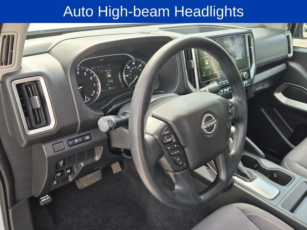 Used 2025 Nissan Frontier SV AWD/4WD image 11