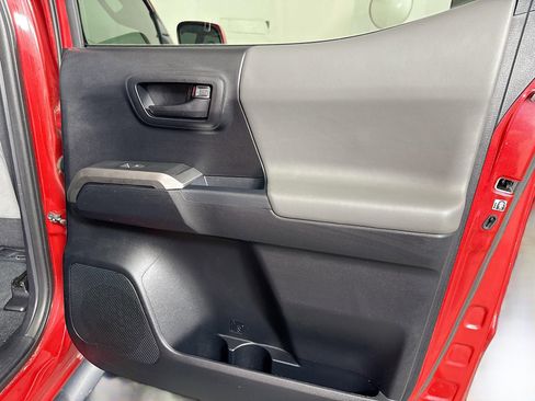 Used 2016 Toyota Tacoma SR5 w/ Towing Package image 27