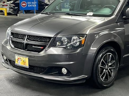 Used 2017 Dodge Grand Caravan SXT w/ Driver Convenience Group FWD image 35