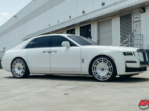 Used 2022 Rolls-Royce Ghost w/ Ghost Package image 55