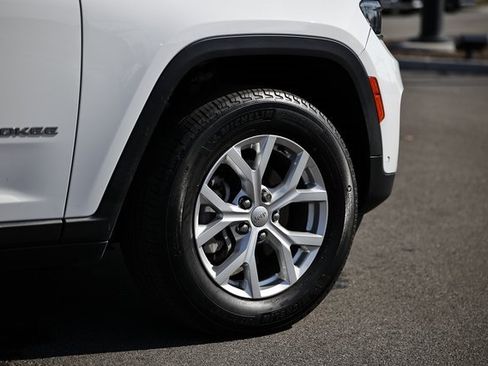 Used 2023 Jeep Grand Cherokee Limited w/ Luxury Tech Group II image 5