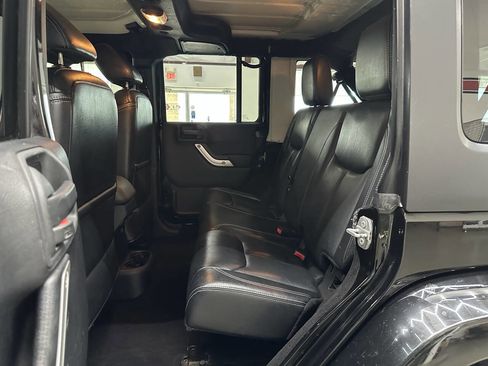 Used 2015 Jeep Wrangler Unlimited Sahara w/ Connectivity Group image 13
