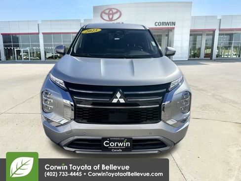 Used 2025 Mitsubishi Outlander SE image 8