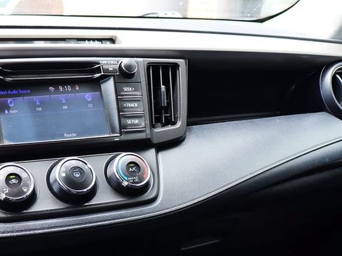 Used 2018 Toyota RAV4 LE w/ All Weather Liner Package FWD image 43