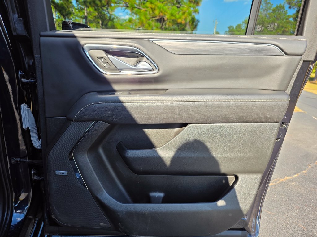 Used 2023 GMC Yukon XL SLT AWD/4WD image 25