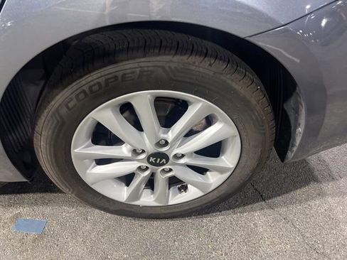 Used 2017 Kia Forte S image 6