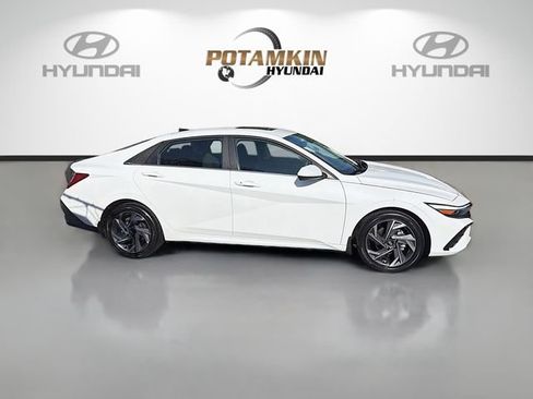 Certified 2025 Hyundai Elantra SEL FWD image 4