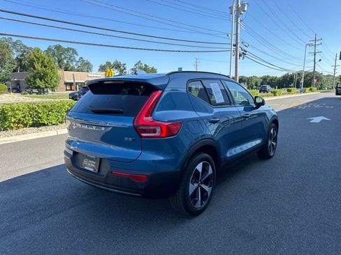 Certified 2025 Volvo XC40 B5 Plus AWD/4WD image 5