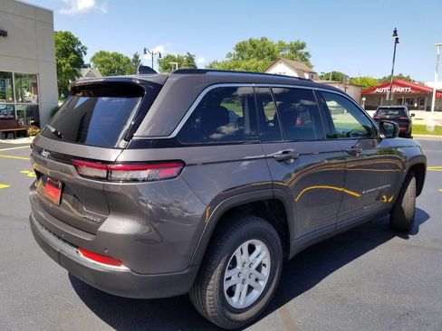 Certified 2023 Jeep Grand Cherokee Laredo image 7