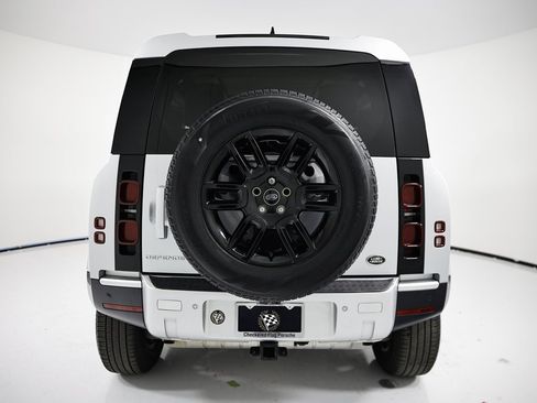 Used 2023 Land Rover Defender 90 S image 11