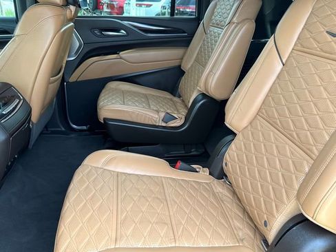 Used 2021 Cadillac Escalade ESV Sport w/ Driver Assist Tech Package RWD image 30