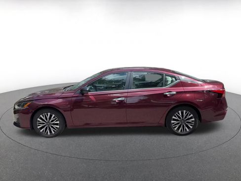 Used 2025 Nissan Altima 2.5 SV FWD image 9