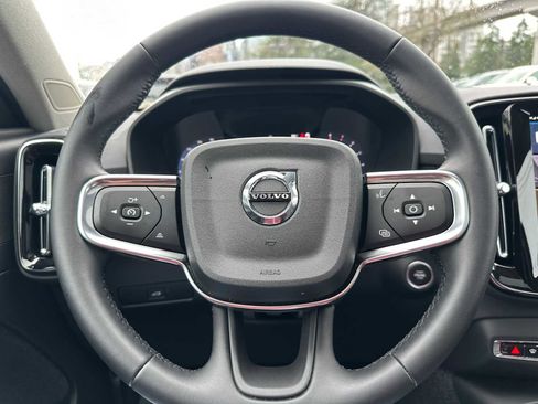 Used 2025 Volvo XC40 B5 Plus w/ Protection Package Premier image 24