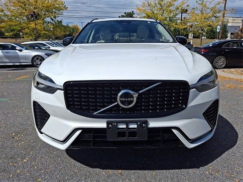 Used 2024 Volvo XC60 B5 Plus image 5