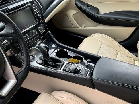 Used 2023 Nissan Maxima Platinum w/ Sport Mat Group FWD image 33