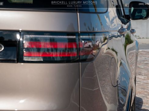 Used 2023 Land Rover Discovery S R-Dynamic image 48