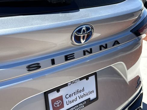 Used 2022 Toyota Sienna XSE w/ XSE Plus Package AWD/4WD image 9