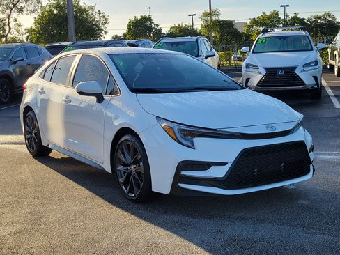 Used 2025 Toyota Corolla SE image 4
