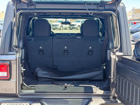 Used 2022 Jeep Wrangler Unlimited Sport AWD/4WD image 25