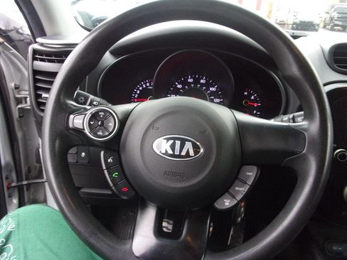 Used 2015 Kia Soul Base 4dr Crossover 6M image 25