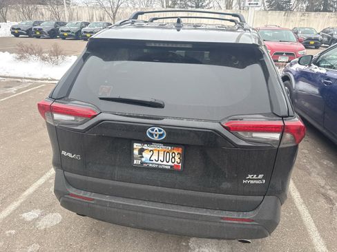 Used 2023 Toyota RAV4 XLE Premium image 3