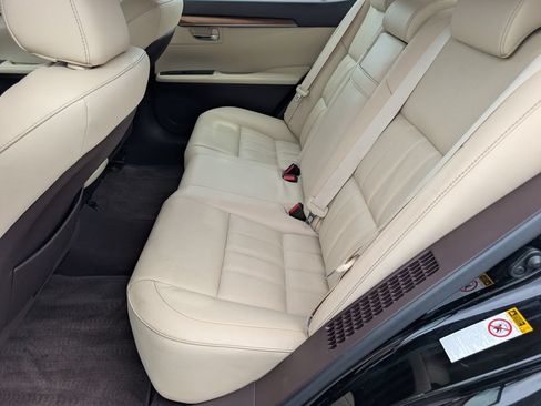 Used 2016 Lexus ES 300h w/ Luxury Package w/Wood Trim FWD image 13