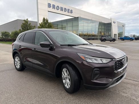 Used 2023 Ford Escape Active w/ Tech Pack #2 FWD image 1