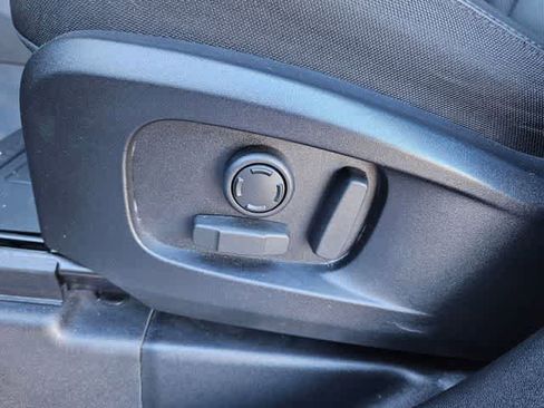 Used 2025 Land Rover Defender 110 S image 17