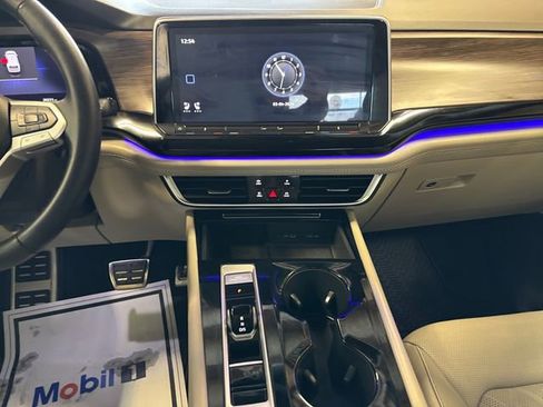 Used 2024 Volkswagen Atlas SEL Premium R-Line image 12