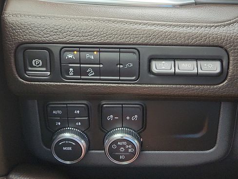 Used 2021 GMC Yukon Denali AWD/4WD image 19