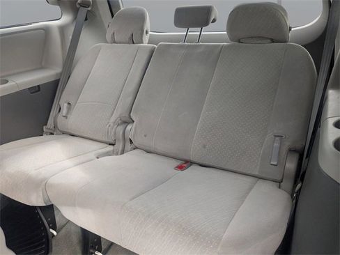 Used 2019 Toyota Sienna LE image 14