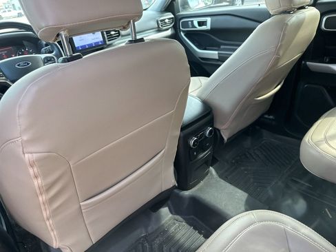 Used 2022 Ford Explorer XLT image 24