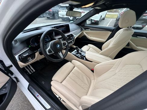 Certified 2023 BMW 530e xDrive w/ Premium Package image 8