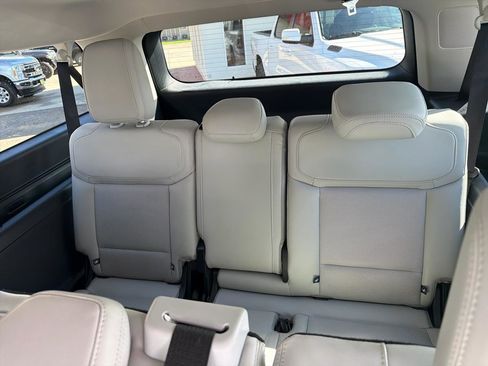 Used 2025 Ford Expedition Max Platinum w/ Driver's Package AWD/4WD image 6