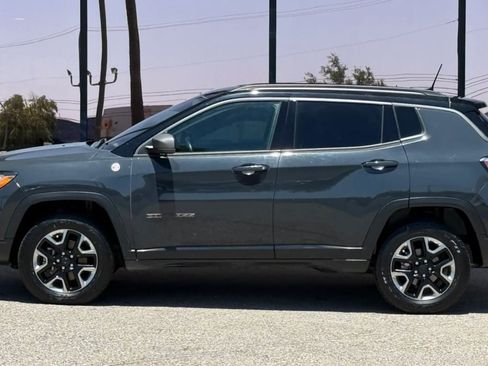 Used 2018 Jeep Compass Trailhawk w/ Navigation Group AWD/4WD image 4