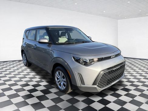 Used 2024 Kia Soul LX FWD image 3