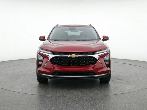 Used 2025 Chevrolet Trax LT w/ LT Convenience Package FWD image 2