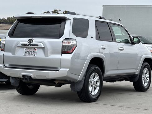 Used 2019 Toyota 4Runner SR5 AWD/4WD image 9