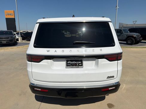 Used 2024 Jeep Wagoneer Series II w/ Flexible Seating Group AWD/4WD image 4