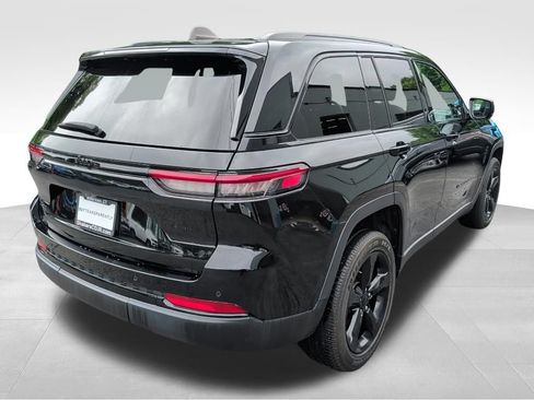 Used 2023 Jeep Grand Cherokee Altitude AWD/4WD image 5