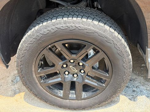 Used 2025 Chevrolet Silverado 1500 Custom Trail Boss w/ Turbomax Blackout Package AWD/4WD image 11