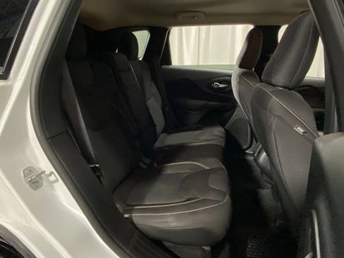 Used 2015 Jeep Cherokee Latitude w/ Cold Weather Group AWD/4WD image 28