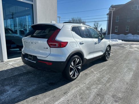 Used 2023 Volvo XC40 B5 Plus w/ Climate Package image 7