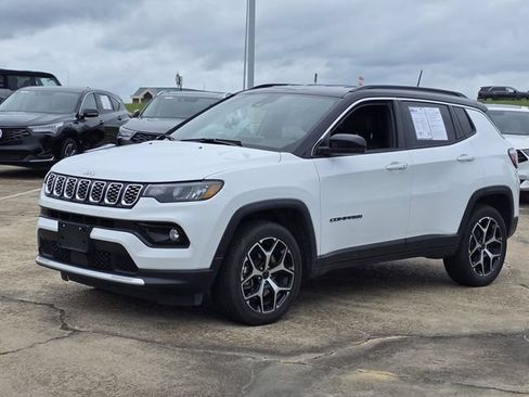 Used 2025 Jeep Compass Limited AWD/4WD image 4