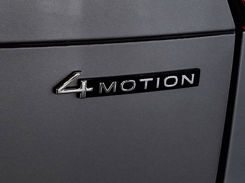 Used 2024 Volkswagen Tiguan SE R-Line image 30