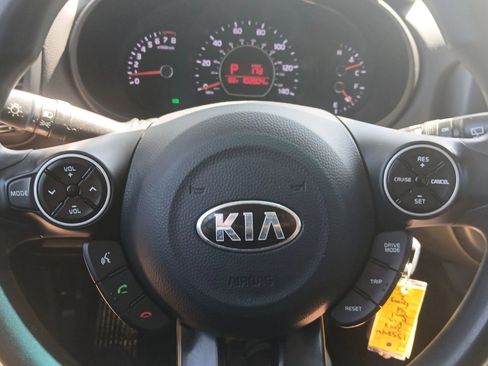 Used 2018 Kia Soul FWD image 26